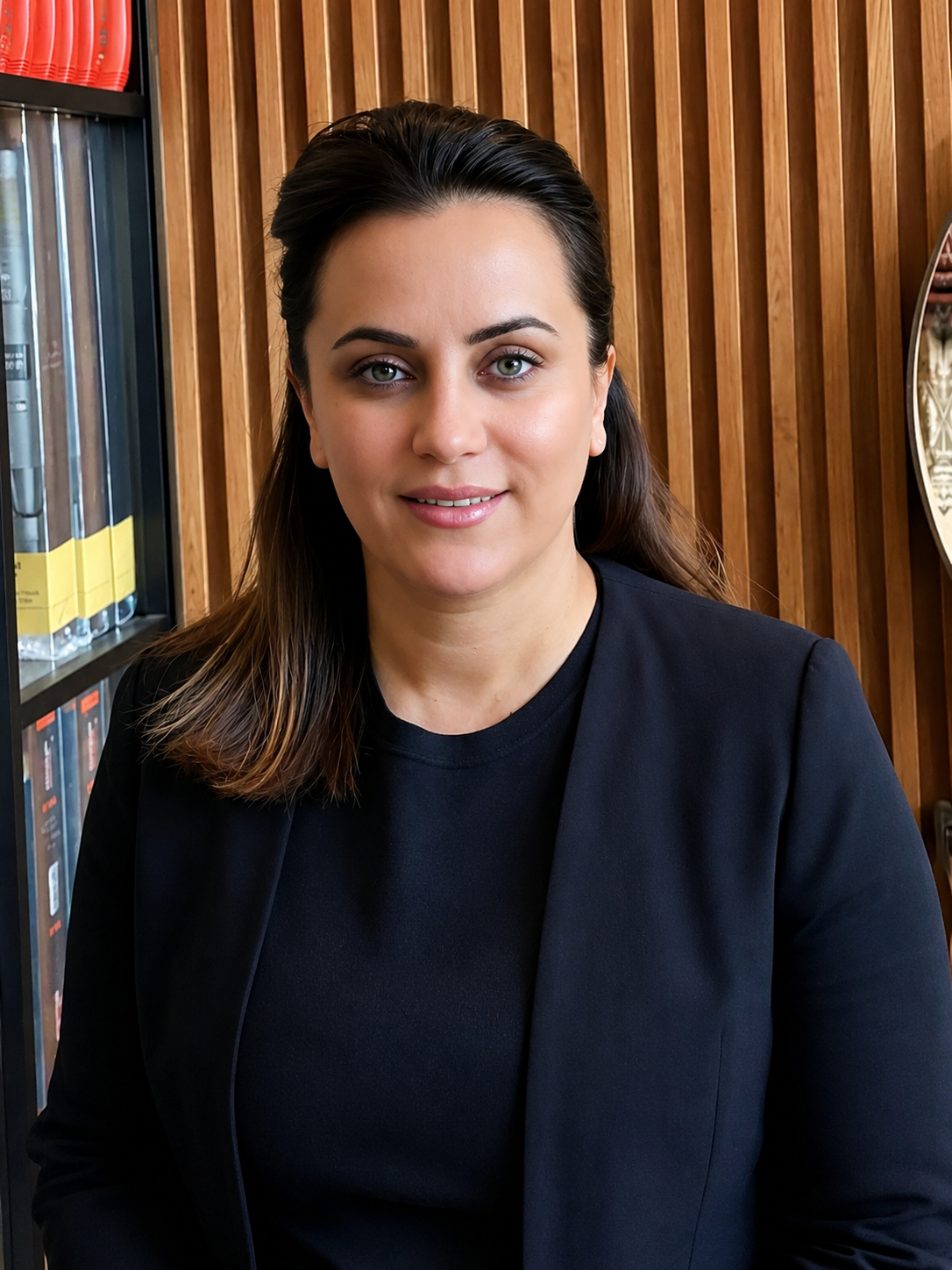 Dr Parisa
